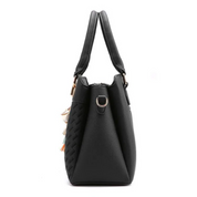 Klaire Crossbody Tas | Charmant & Trendy in de kleur Zwart voor dames in stijl geschikt voor alle seizoenen.