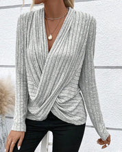 Knit top met v-hals in de kleur Grijs voor dames in stijl ideaal voor de herfst.