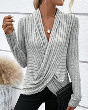 Knit top met v-hals in de kleur Grijs voor dames in stijl ideaal voor de herfst.