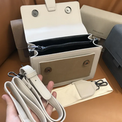 Kristel Crossbody Tas | Met handige flip-opening in de kleur Khaki voor dames in stijl geschikt voor alle seizoenen.