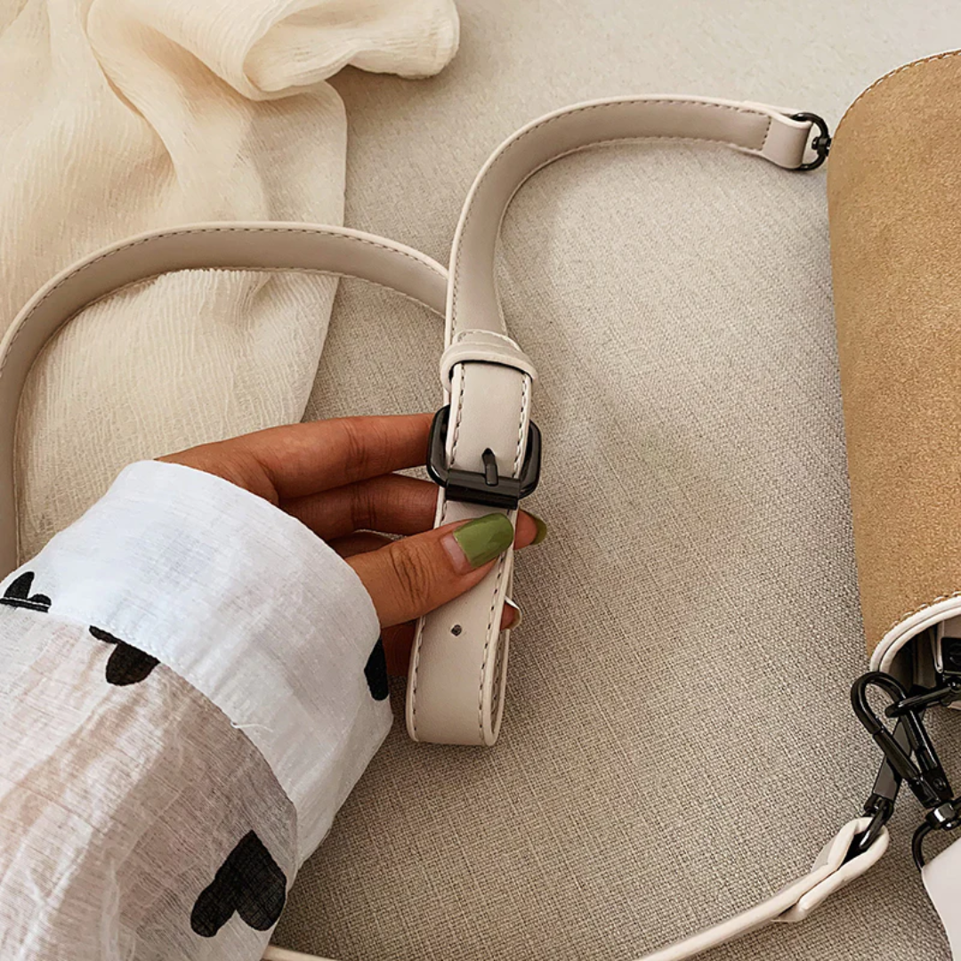 Kristel Crossbody Tas | Met handige flip-opening in de kleur Khaki voor dames in stijl geschikt voor alle seizoenen.