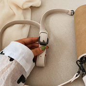 Kristel Crossbody Tas | Met handige flip-opening in de kleur Khaki voor dames in stijl geschikt voor alle seizoenen.