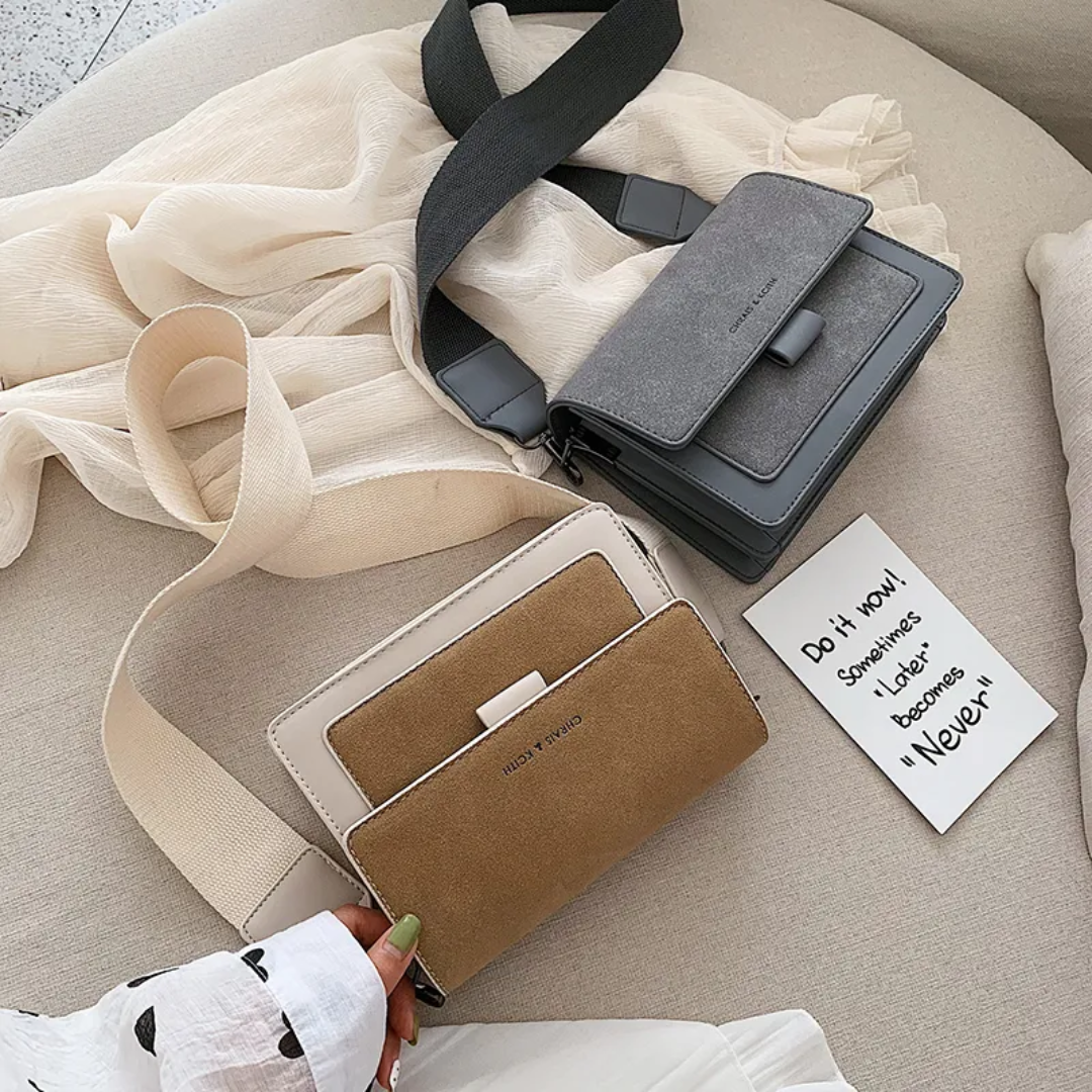Kristel Crossbody Tas | Met handige flip-opening in de kleur Khaki voor dames in stijl geschikt voor alle seizoenen.