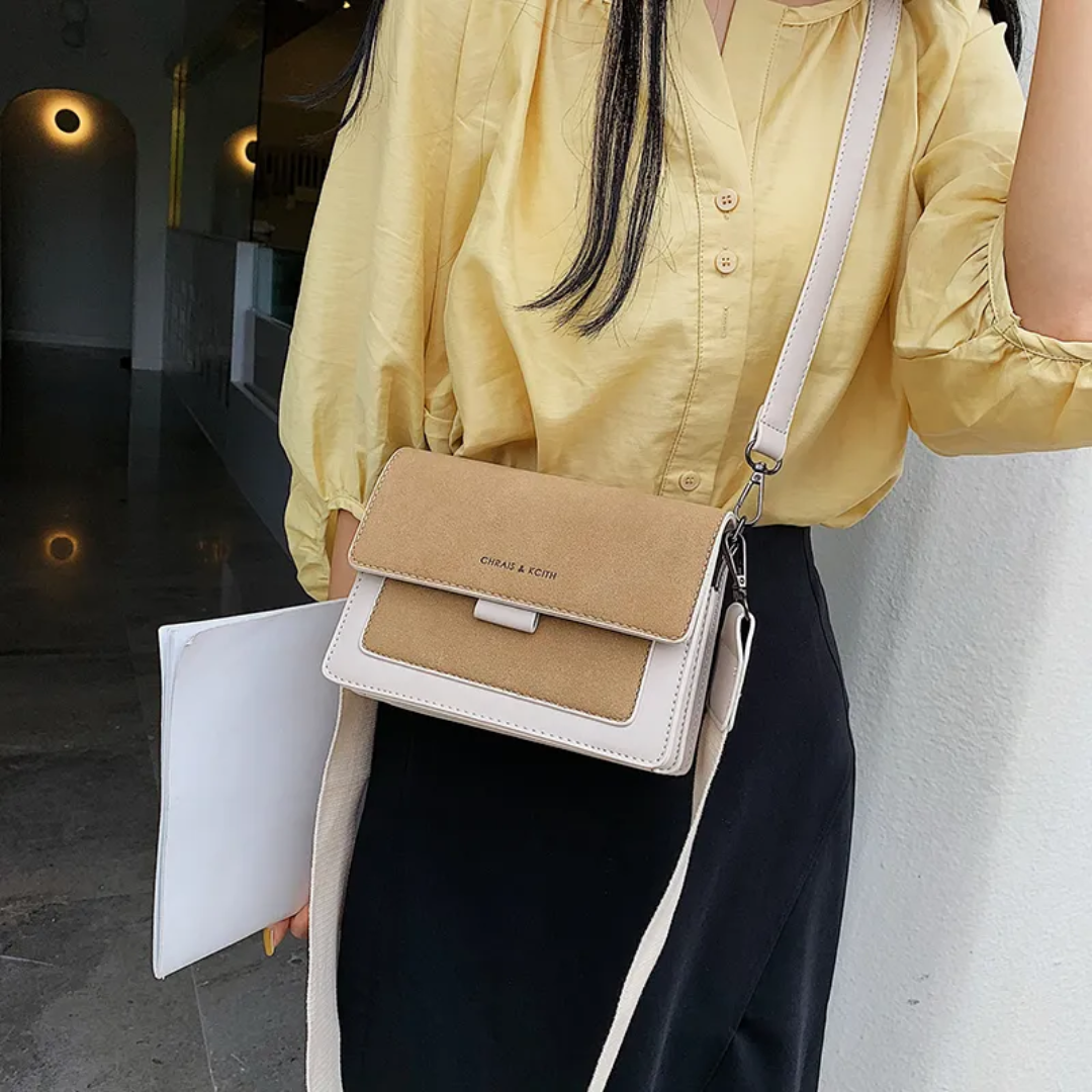Kristel Crossbody Tas | Met handige flip-opening in de kleur Khaki voor dames in stijl geschikt voor alle seizoenen.