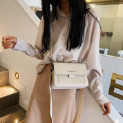 Kristel Crossbody Tas | Met handige flip-opening in de kleur Khaki voor dames in stijl geschikt voor alle seizoenen.