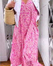 Lange jurk met korte mouwen en V-hals met print in de kleur Roze voor dames in stijl ideaal voor de herfst.