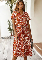 Een perfecte combinatie van elegantie en comfort voor elke gelegenheid. Deze jurk heeft een stijlvol ontwerp, is gemaakt van luchtig materiaal en is ideaal voor warmere dagen. Geraffineerde print voor een trendy uitstraling, lichtgewicht en ademend voor maximaal comfort, evenals hoge kwaliteit en duurzaamheid voor langdurig gebruik. Geschikt voor diverse zomerse activiteiten. Maattabel beschikbaar voor verschillende maten.