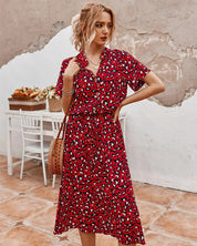 Een perfecte combinatie van elegantie en comfort voor elke gelegenheid. Deze jurk heeft een stijlvol ontwerp, is gemaakt van luchtig materiaal en is ideaal voor warmere dagen. Geraffineerde print voor een trendy uitstraling, lichtgewicht en ademend voor maximaal comfort, evenals hoge kwaliteit en duurzaamheid voor langdurig gebruik. Geschikt voor diverse zomerse activiteiten. Maattabel beschikbaar voor verschillende maten.