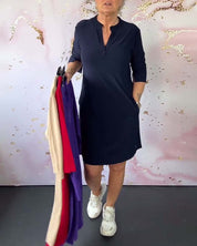 Laurynn | Jurk in effen kleur met V-hals in de kleur Marineblauw voor dames in Formal stijl ideaal voor de lente.