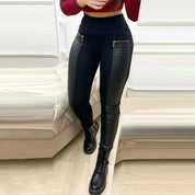 Lia | Stijlvolle hoge taille broek in de kleur Zwart voor dames in stijl geschikt voor alle seizoenen.