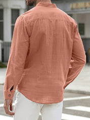 Linnen overhemd voor mannen in de kleur Lichtblauw voor heren in stijl ideaal voor de zomer.