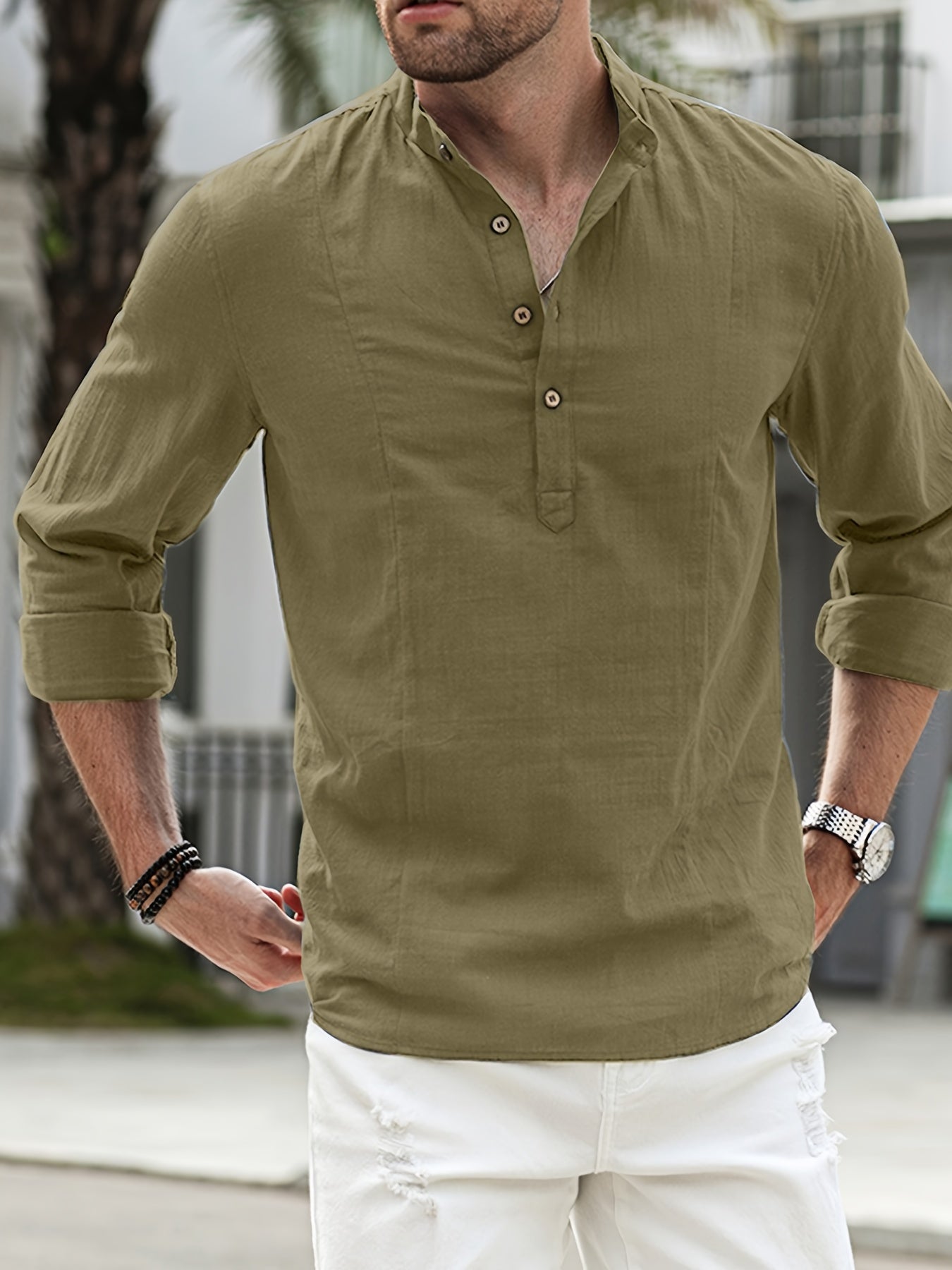 Linnen overhemd voor mannen in de kleur Legergroen voor heren in stijl ideaal voor de zomer.