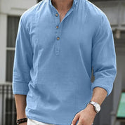 Linnen overhemd voor mannen in de kleur Lichtblauw voor heren in stijl ideaal voor de zomer.