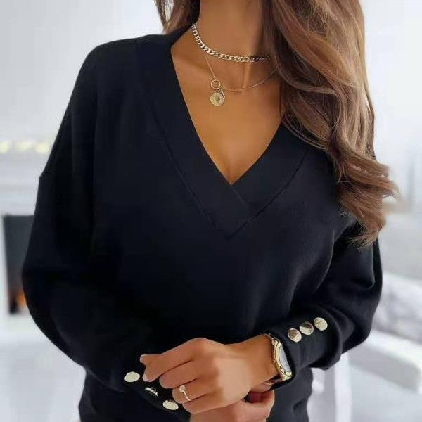 Lix Sweater | Comfortabele zachte dames trui met V-hals en gouden knoopjes in de kleur Zwart voor dames in Lounge stijl geschikt voor alle seizoenen.