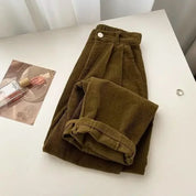 Loes | Retro corduroy broek met hoge taille voor dames in de kleur Khaki voor dames in stijl geschikt voor alle seizoenen.