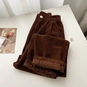 Loes | Retro corduroy broek met hoge taille voor dames in de kleur Koffie voor dames in stijl geschikt voor alle seizoenen.