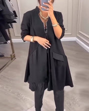 Lola | Artistieke jurk met V-hals en lange mouwen in de kleur Zwart voor dames in stijl ideaal voor de herfst.