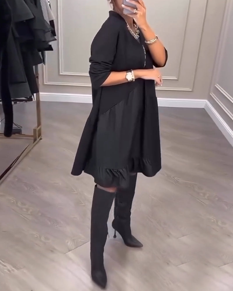 Lola | Artistieke jurk met V-hals en lange mouwen in de kleur Zwart voor dames in stijl ideaal voor de herfst.