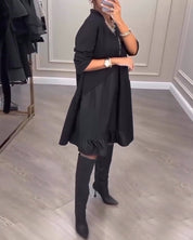 Lola | Artistieke jurk met V-hals en lange mouwen in de kleur Zwart voor dames in stijl ideaal voor de herfst.