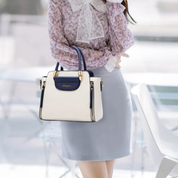 Lola Draagtas | Charmant & Trendy in de kleur Roze voor dames in stijl geschikt voor alle seizoenen.