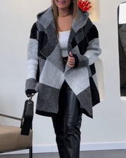 Losse jas met capuchon en kleurblokken in de kleur Zwart voor dames in stijl ideaal voor de herfst.