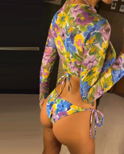 Lotte | Bloemenbikini met bijpassende top in de kleur Bloemen voor dames in Beach stijl ideaal voor de zomer.