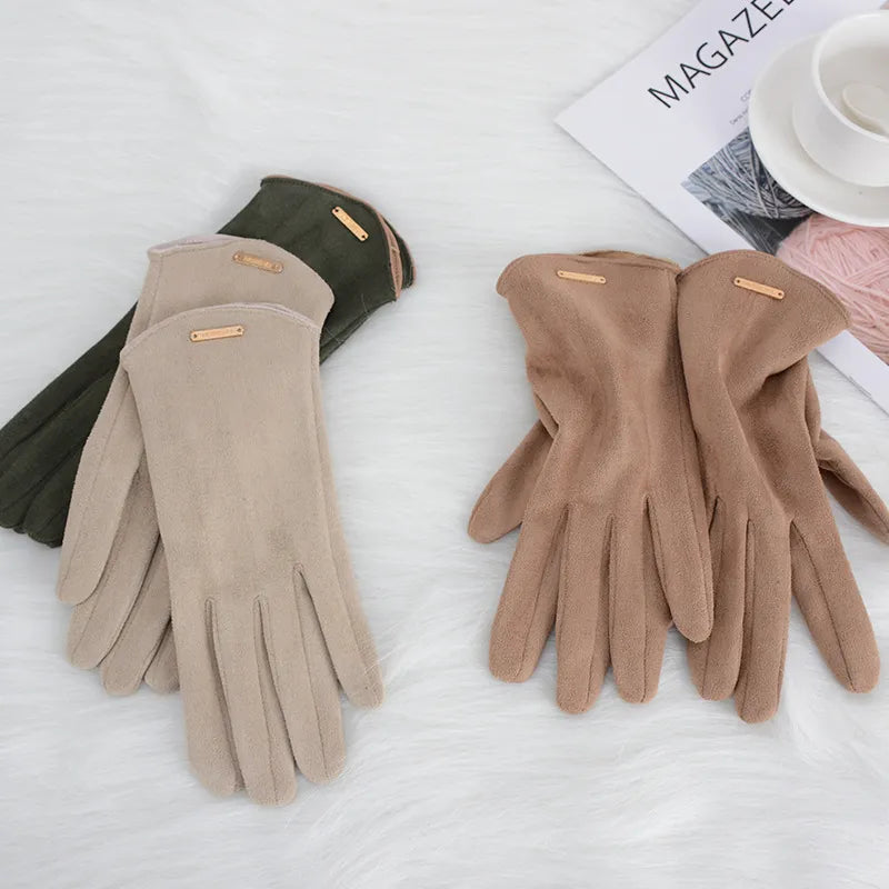 Lotte | Klassieke & veelzijdige suède handschoenen in de kleur Khaki voor dames in Heritage stijl ideaal voor de winter