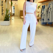 Lotte | Ronde hals mouwloze top en broek pak in de kleur Wit voor dames in Formal stijl ideaal voor de winter
