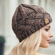 Lotte | Stijlvolle & comfy gebreide beanie in de kleur Koffie voor dames in Streetwear stijl ideaal voor de winter