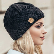 Lotte | Stijlvolle & comfy gebreide beanie in de kleur Zwart voor dames in Streetwear stijl ideaal voor de winter