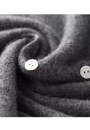 Stijlvolle sweater met trendy knoopsluiting voor een modieuze uitstraling en ultiem comfort. Perfect te combineren voor diverse outfits.