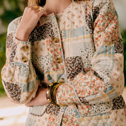 Lotte Vintage chique vest. in de kleur Beige voor dames in stijl ideaal voor de herfst.