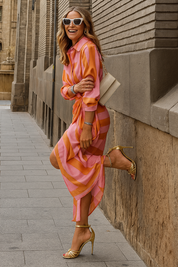Louisa | Zomerjurk met wikkel en kraag in de kleur Oranje/Roze voor dames in Smart-casual stijl ideaal voor de lente.
