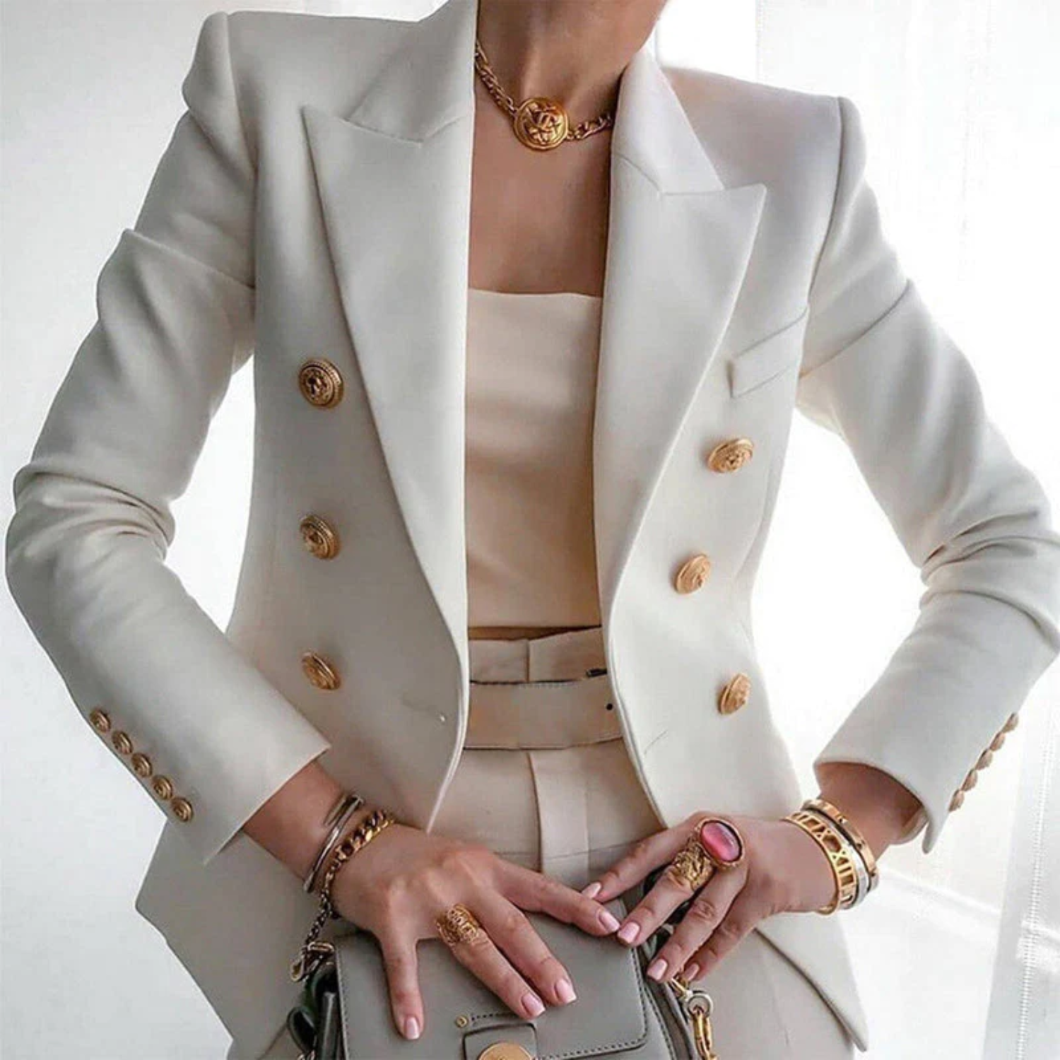 Louise | Comfortabele luxe blazer met knopen van katoen in de kleur Wit voor dames in Formal stijl geschikt voor alle seizoenen.