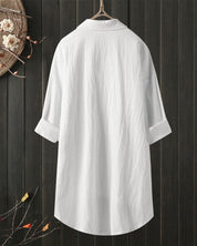 Deze blouse is een stijlvolle toevoeging aan elke outfit. Met een losvallende pasvorm en lange mouwen biedt deze blouse comfort en elegantie in één. Gemaakt van katoen en linnen, geschikt voor zowel informele als zakelijke gelegenheden.