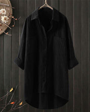 Deze blouse is een stijlvolle toevoeging aan elke outfit. Met een losvallende pasvorm en lange mouwen biedt deze blouse comfort en elegantie in één. Gemaakt van katoen en linnen, geschikt voor zowel informele als zakelijke gelegenheden.