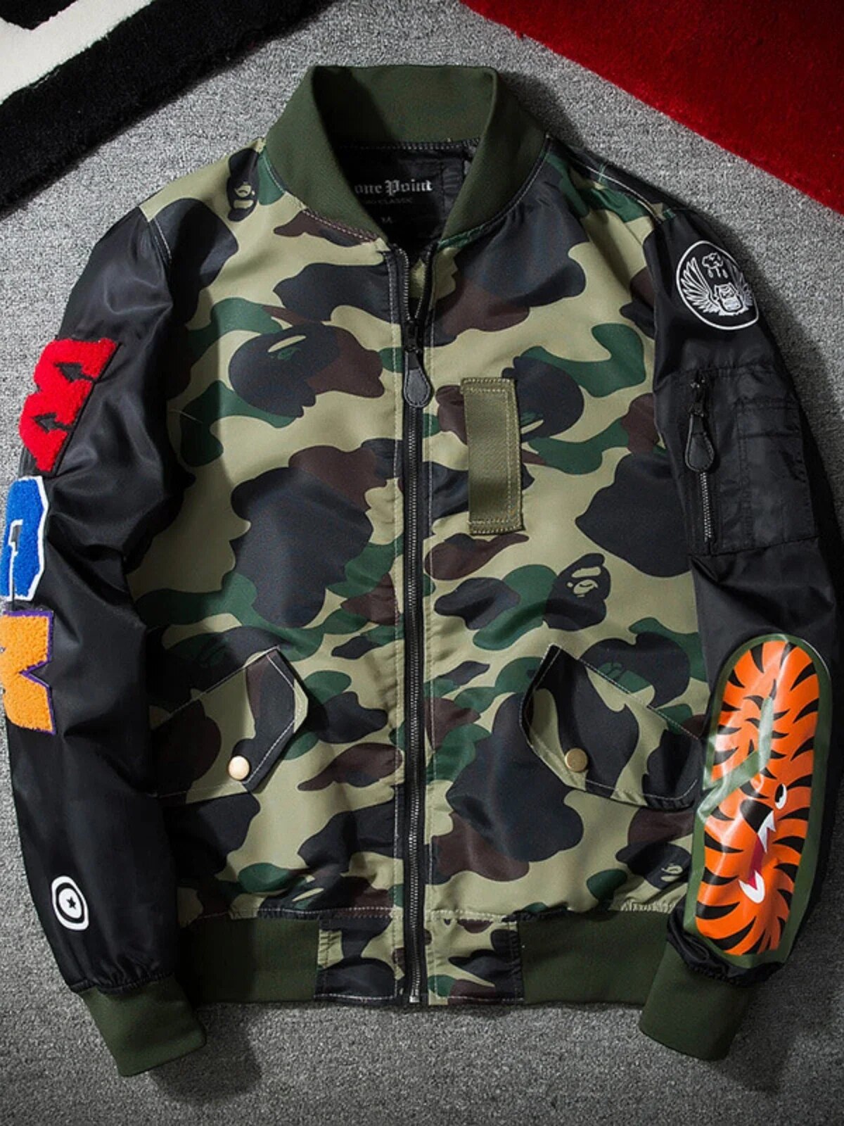 Luca | Slanke militaire bomberjas in de kleur Groen voor heren in Streetwear stijl ideaal voor de herfst.