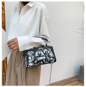 Lucy Handbag | Uniek design in de kleur Zwart voor dames in stijl geschikt voor alle seizoenen.