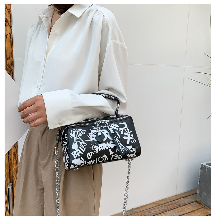 Lucy Handbag | Uniek design in de kleur Zwart voor dames in stijl geschikt voor alle seizoenen.