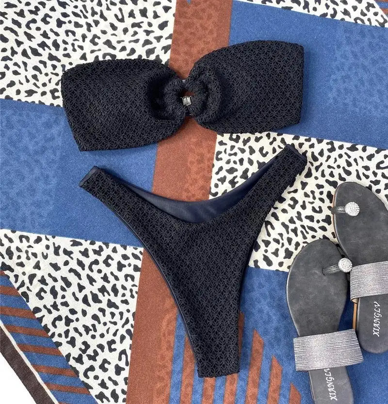 Luna | Trendy & sexy strapless bikini in de kleur Zwart voor dames in Beach stijl ideaal voor de zomer.
