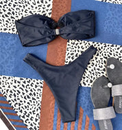 Luna | Trendy & sexy strapless bikini in de kleur Zwart voor dames in Beach stijl ideaal voor de zomer.