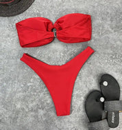 Luna | Trendy & sexy strapless bikini in de kleur Zwart voor dames in Beach stijl ideaal voor de zomer.