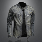 Stoere en veelzijdige spijkerjas voor heren. Tijdloos design, hoogwaardige denim en comfortabele pasvorm voor optimale bewegingsvrijheid. Perfect voor diverse outfits en gelegenheden.