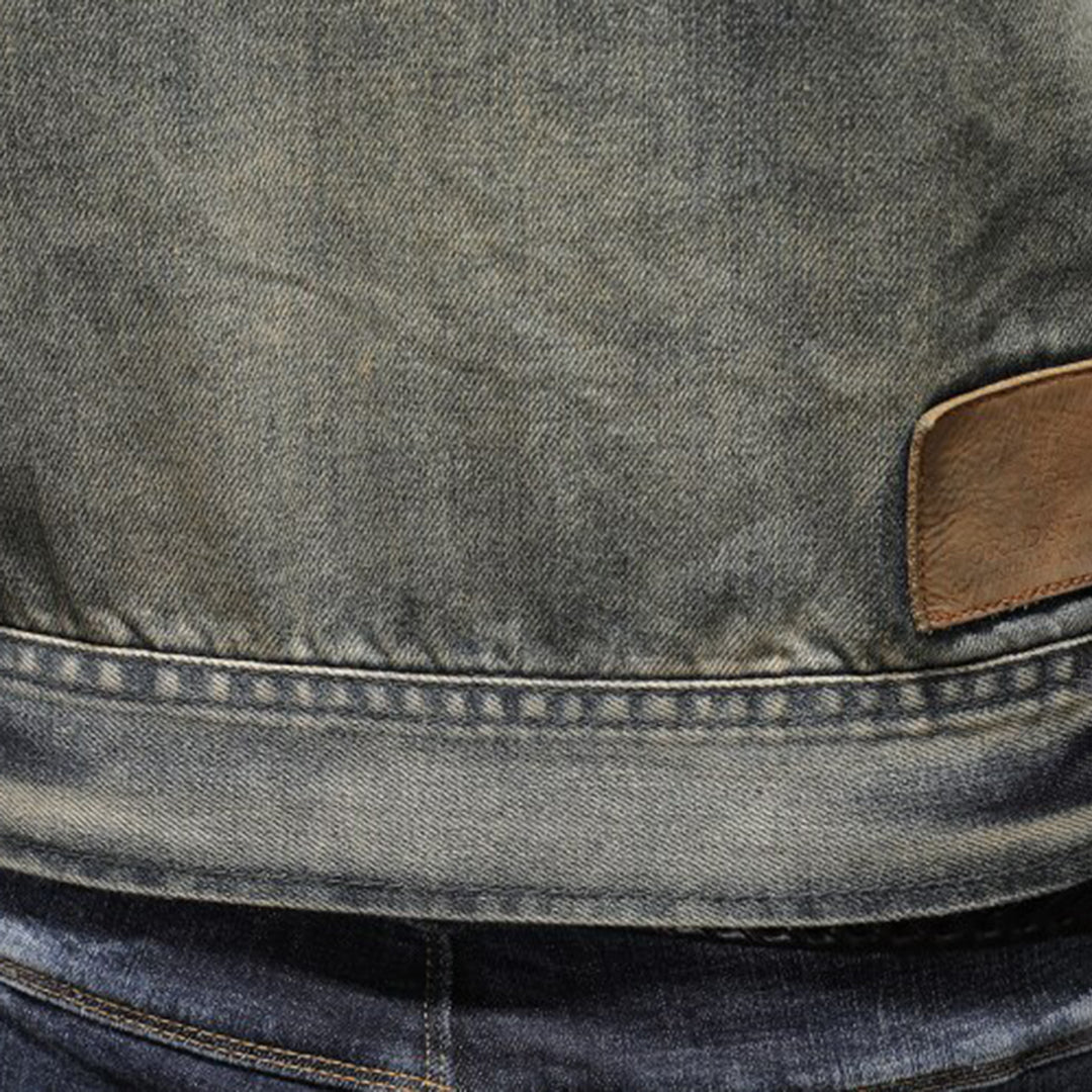 Stoere en veelzijdige spijkerjas voor heren. Tijdloos design, hoogwaardige denim en comfortabele pasvorm voor optimale bewegingsvrijheid. Perfect voor diverse outfits en gelegenheden.