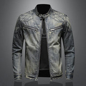 Stoere en veelzijdige spijkerjas voor heren. Tijdloos design, hoogwaardige denim en comfortabele pasvorm voor optimale bewegingsvrijheid. Perfect voor diverse outfits en gelegenheden.