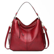 Martina Hobo Tas | Elegant & Vintage in de kleur Rood voor dames in Heritage stijl geschikt voor alle seizoenen.