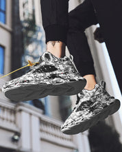 Mateo | Stijlvolle off-white heren schoenen in de kleur Rood voor heren in stijl geschikt voor alle seizoenen.