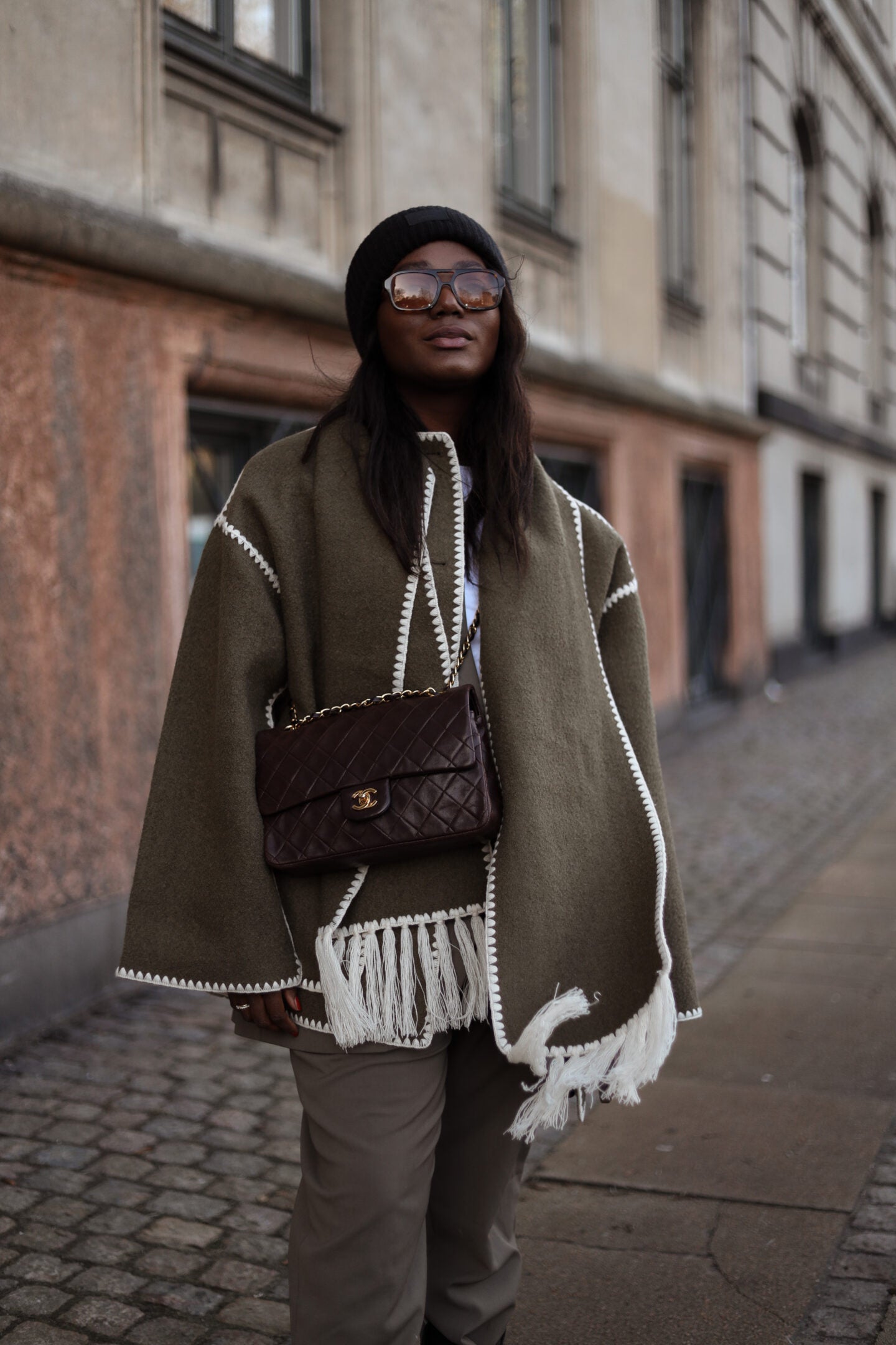 Merino | Luxe wollen jas met sjaal voor vrouwen in de kleur Zwart/Wit voor dames in Heritage stijl ideaal voor de winter