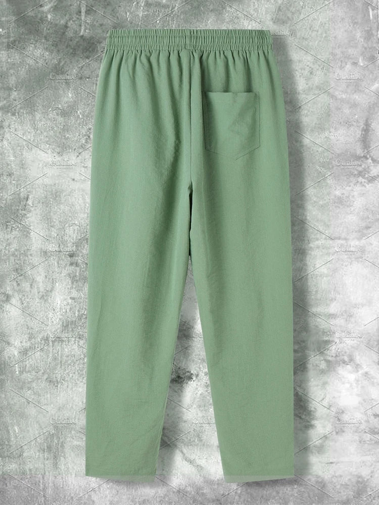 Heren zomerset, perfect voor zomerse dagen. Deze trendy set biedt coördinerende kledingstukken die ideaal zijn voor diverse casual gelegenheden in warm weer. Tweedelige set met korte mouwen en een broek onder de knie, in een casual vintage stijl voor een modieuze uitstraling. Maattabel beschikbaar voor verschillende maten.