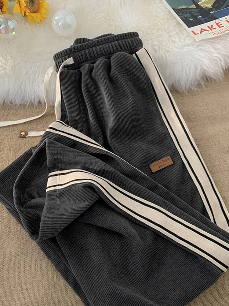 Michiel | Baggy gestreepte corduroy broek voor mannen in de kleur Grijs voor heren in Streetwear stijl geschikt voor alle seizoenen.